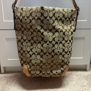 Coach Signature Duffle Bag - Large 🤎